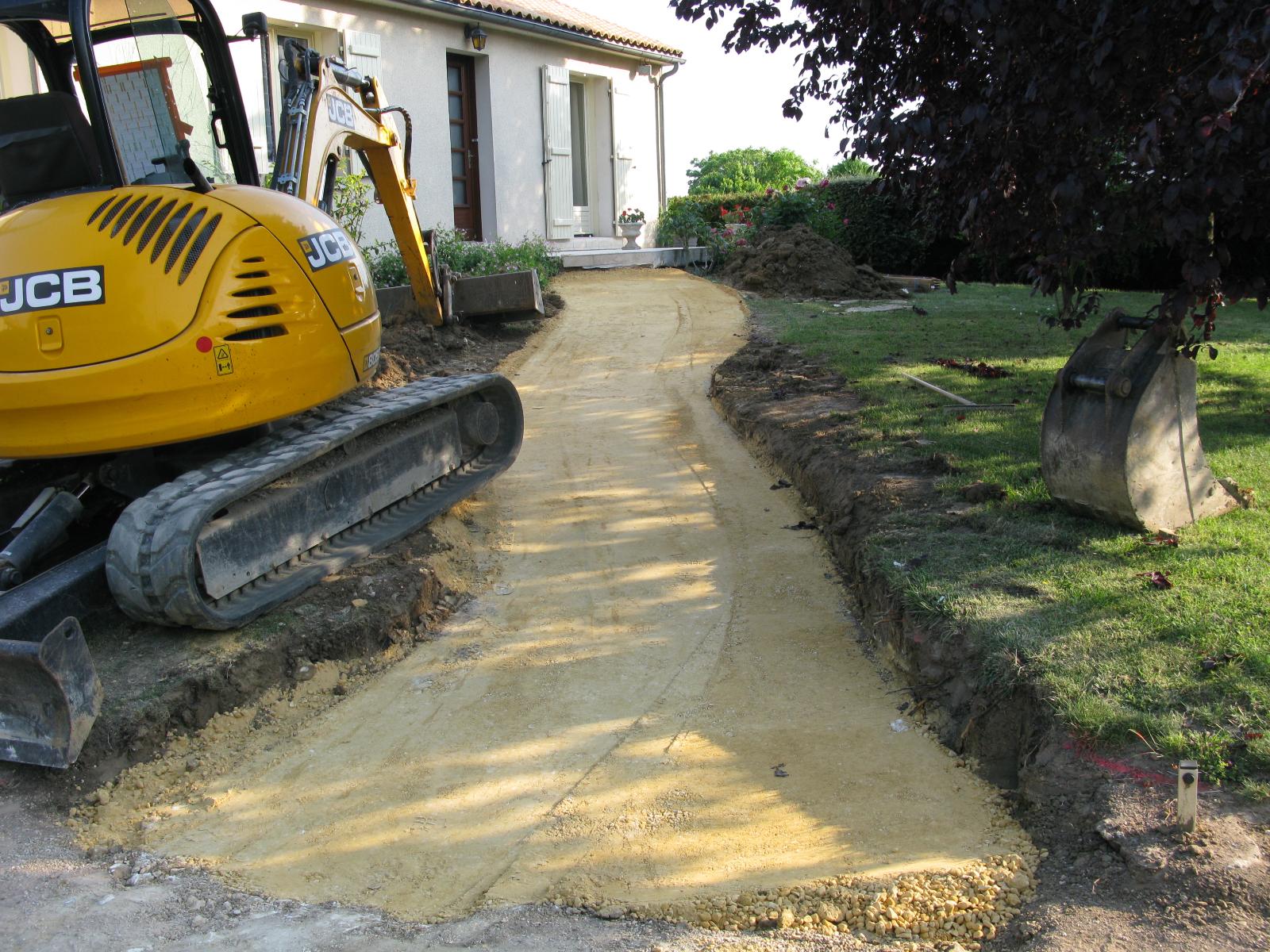 REMISE EN ETAT D'UNE COUR-BETON-DESACTIVE-POITOU-CHARENTE-VIENNE-MIREB