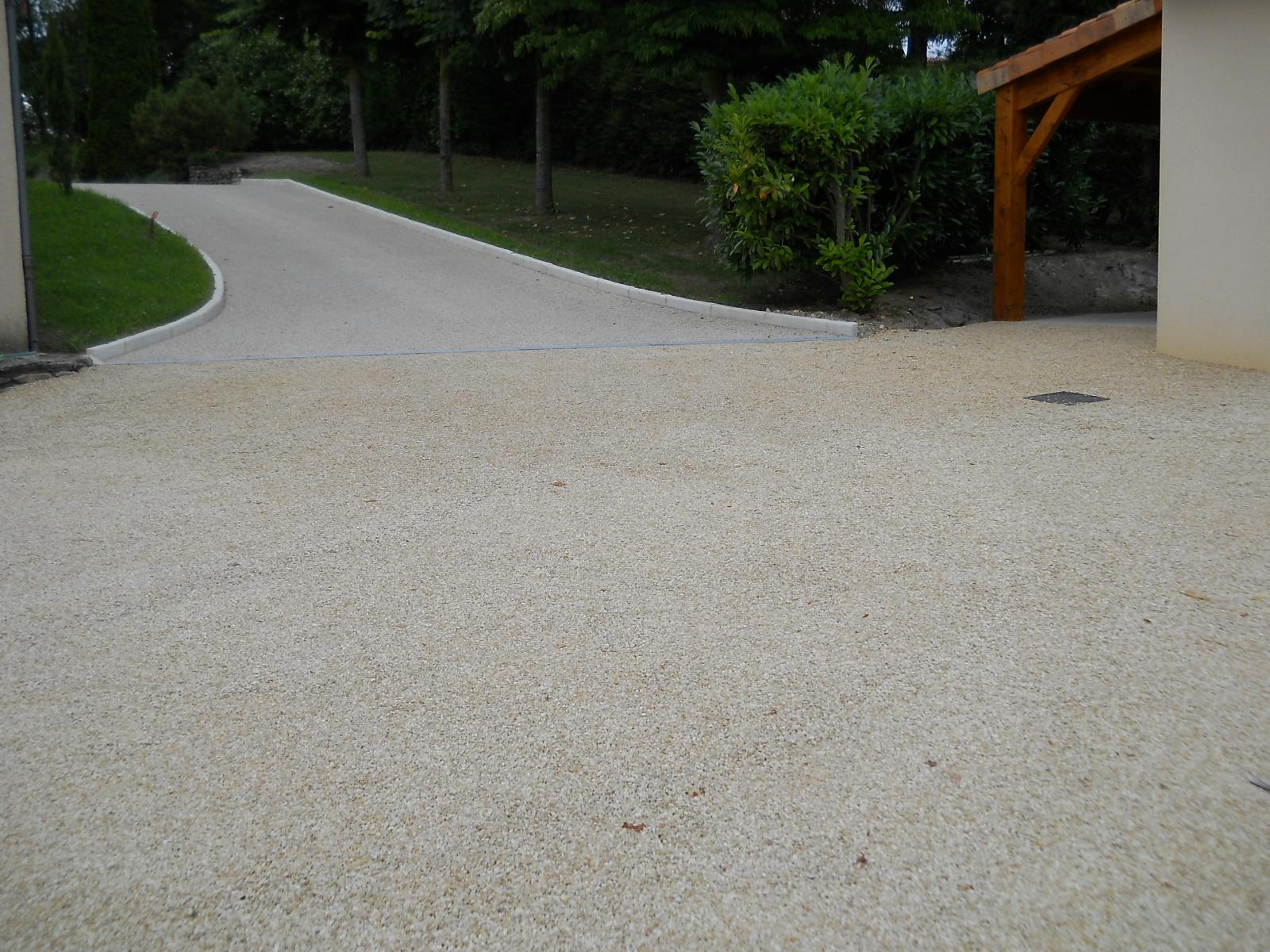 COUR-BETON-DESACTIVE-POITOU-CHARENTE-VIENNE-MIREBEAU-86