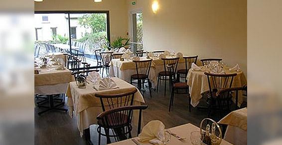 Restaurants - la salle de restaurant avec terrasse