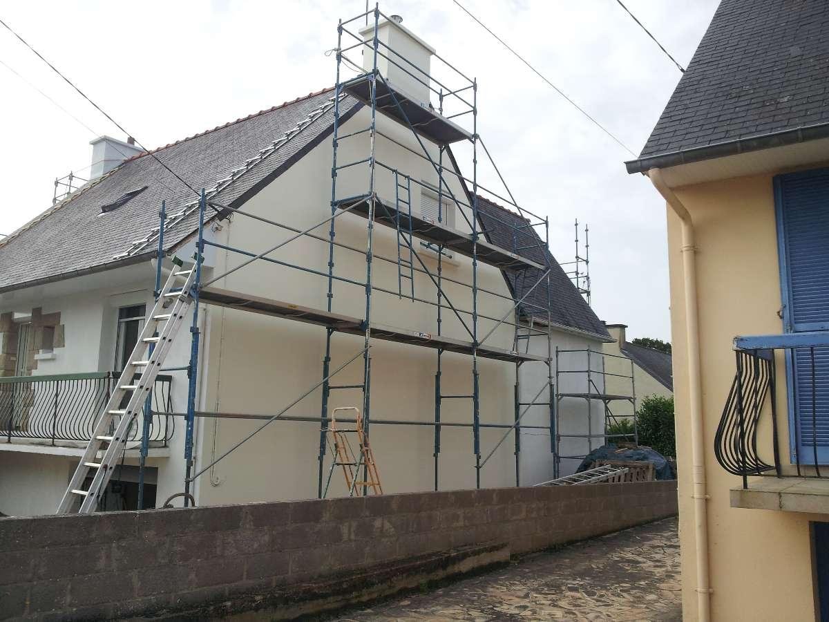 Échaffaudage sur façade de maison