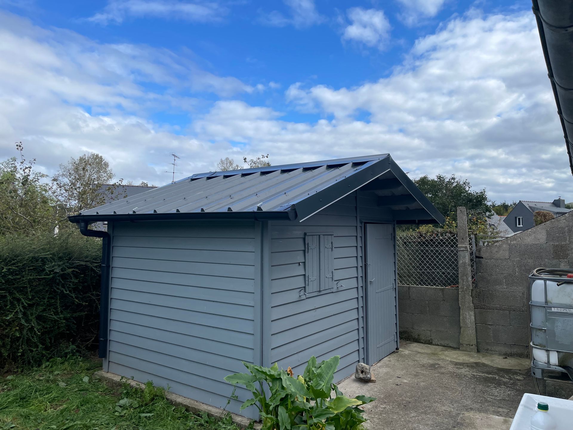 Cabanon de jardin avec toit en pente