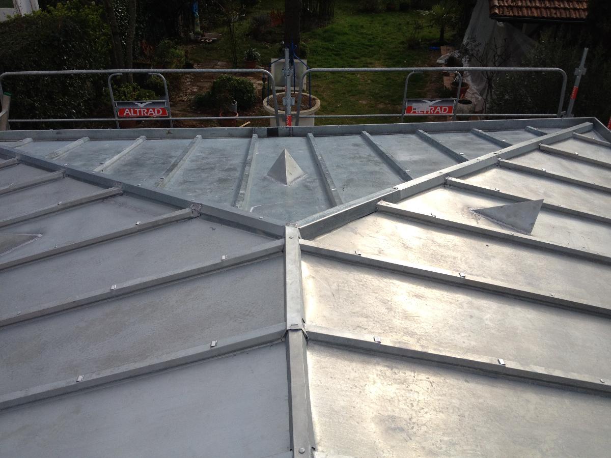 Couverture en bacs acier par Renald Bideaux en Charente-Maritime