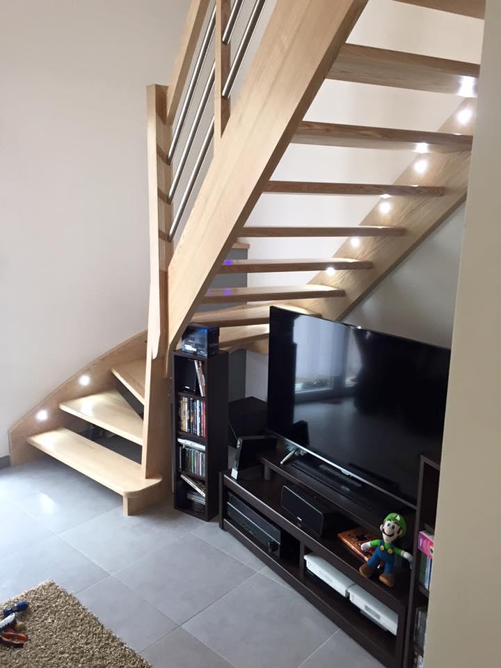 Menuiserie Dubois-Lieugaut -Fabrication et pose de cet escalier avec LED integrées dans le limon