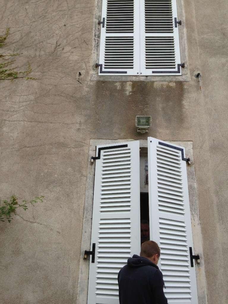 Menuiserie Dubois-Lieugaut - Pose volets bois peints - Saint-Nicolas-d