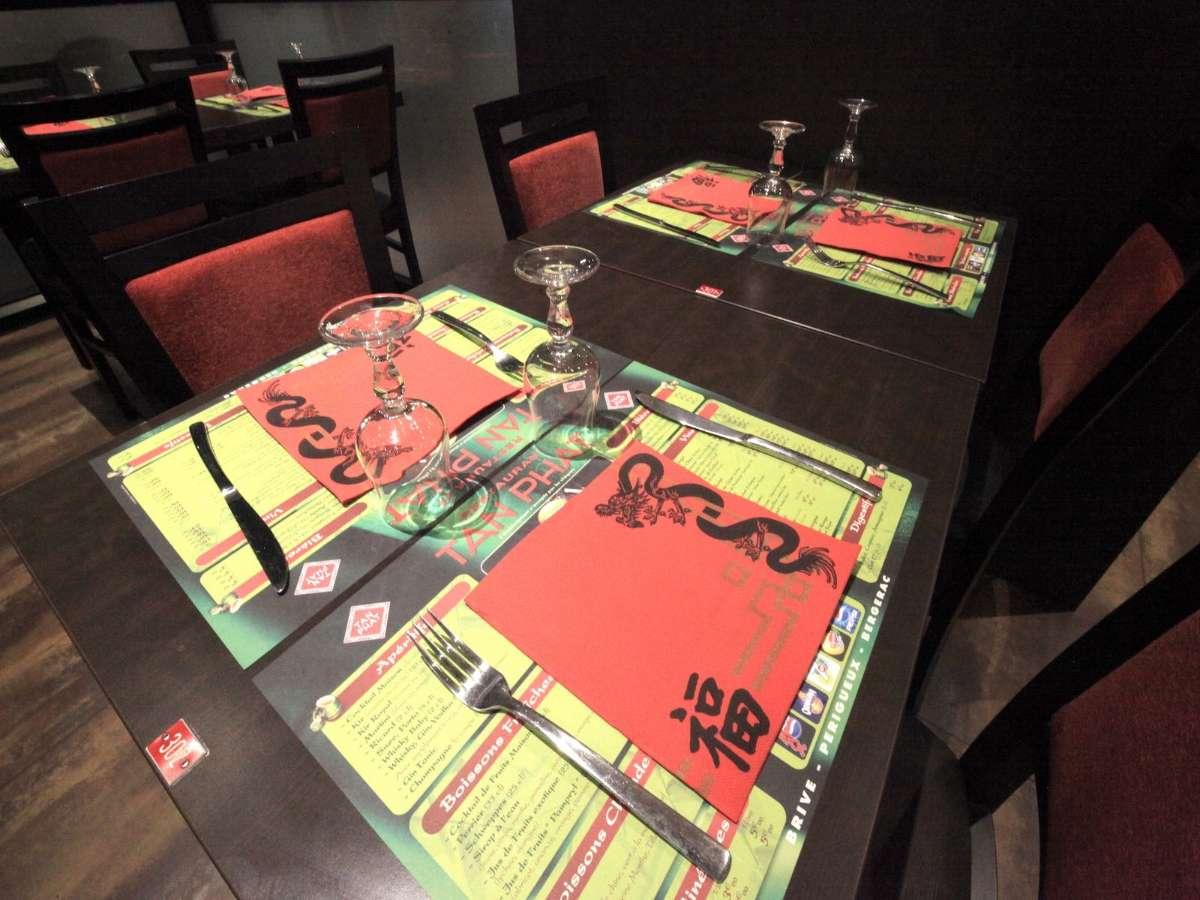 Une table pour quatre personnes chez Tan Phat à Bergerac