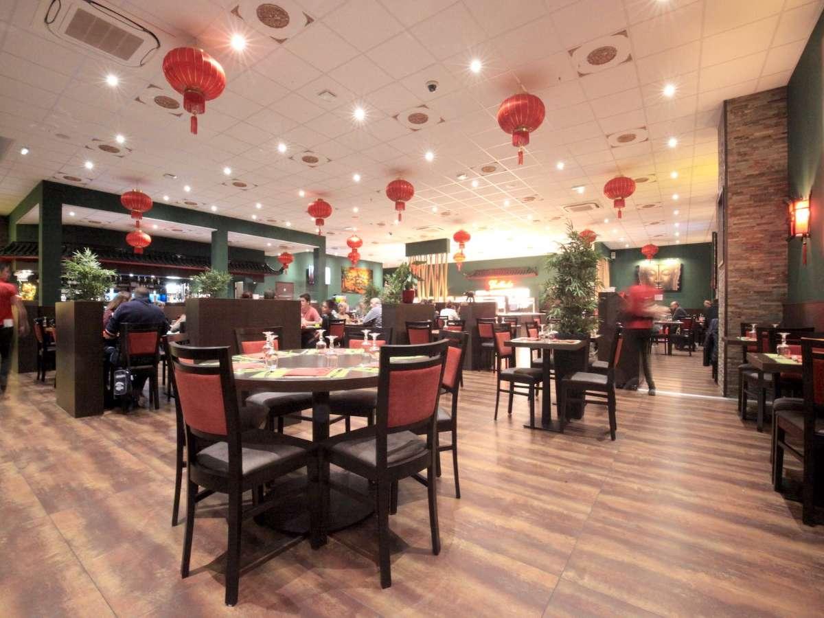 La salle de restaurant Tan Phat à Bergerac