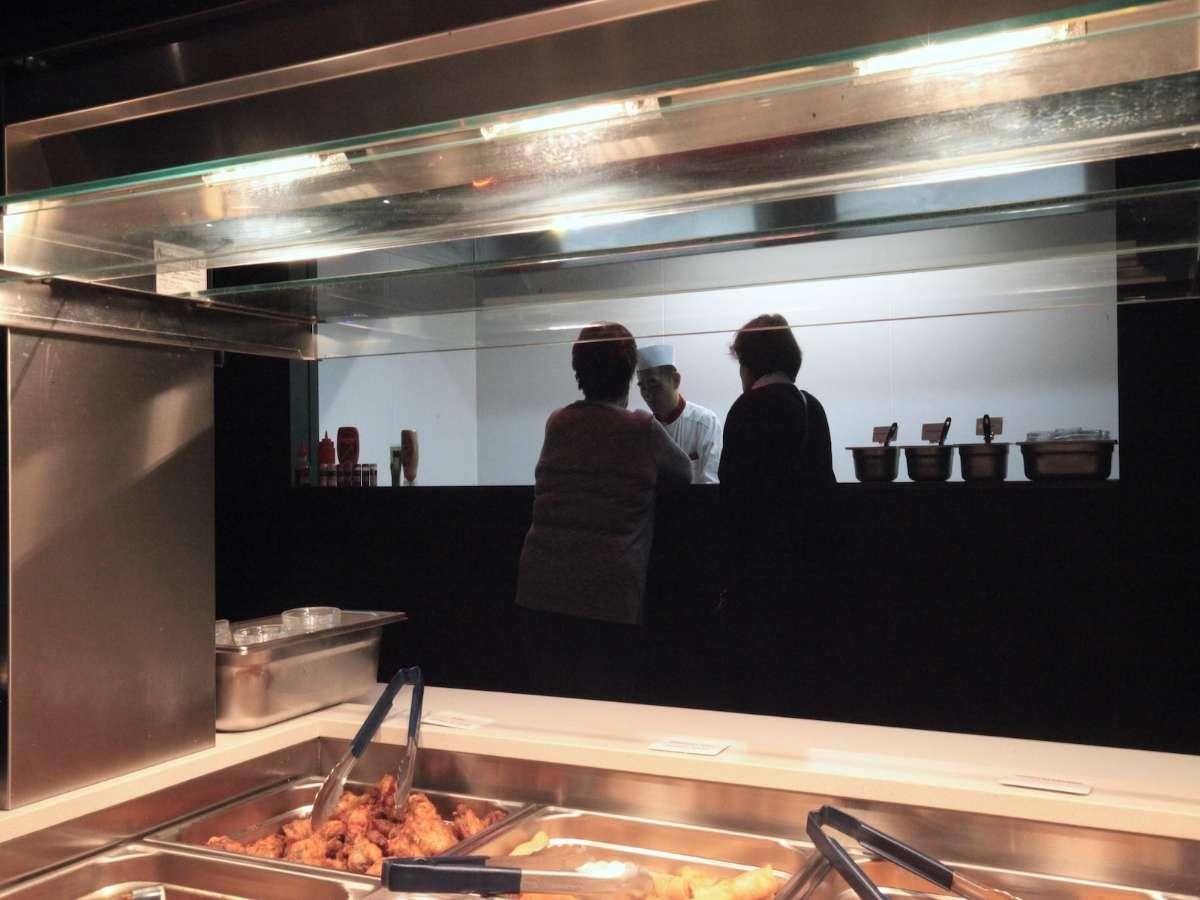 Le buffet et le coin grillades du restaurant Tan Phat à Bergerac (24)