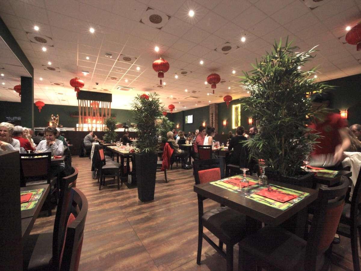 La salle du restaurant Asiatique Tan Phat (24)