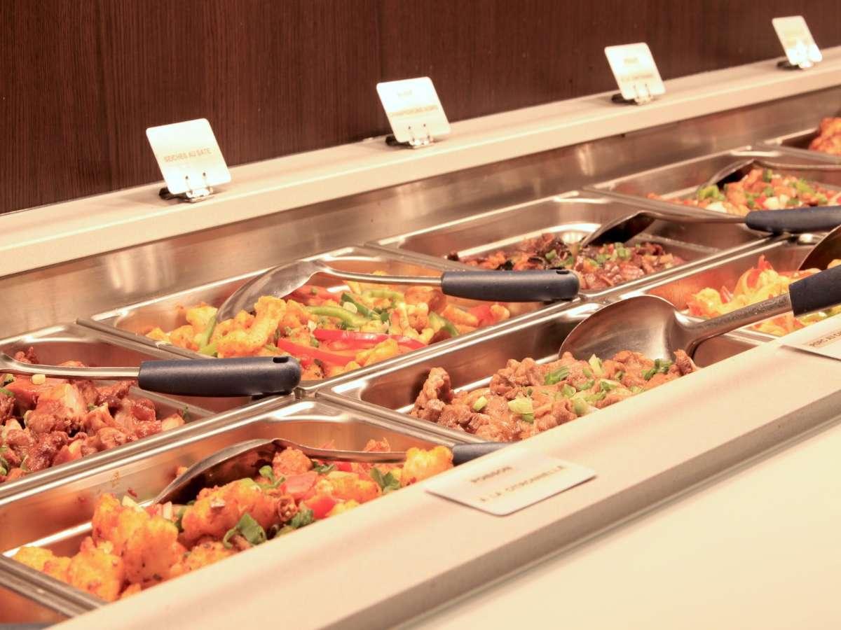 Un buffet proposé par le restaurant Tan Phat à Bergerac (24)
