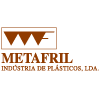Logotipo da Metafril Indústria de Plásticos. Apresenta um desenho geométrico marrom acima do nome da empresa em texto preto.