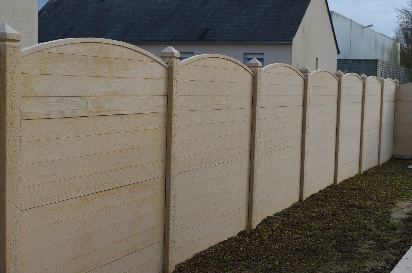 Pose d'une clôture béton