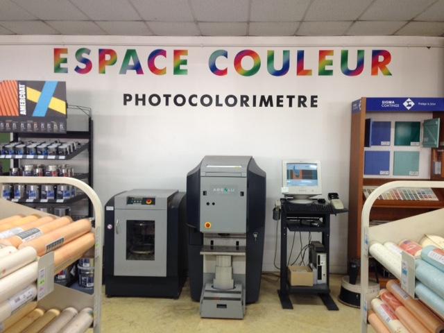 Machine à teinter avec photo colorimétrie