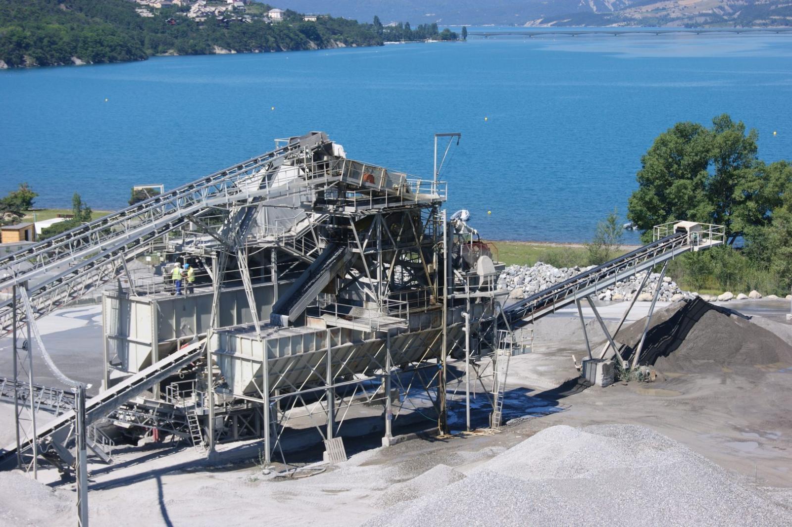 Extraction de graviers pour terrassement à Gap