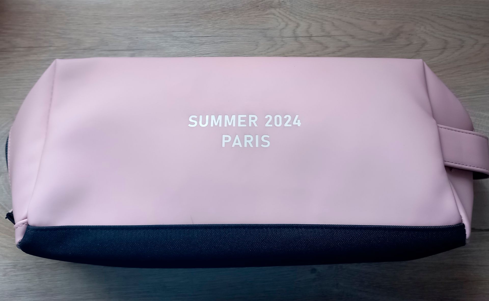 Trousse rose et noire avec imprimé