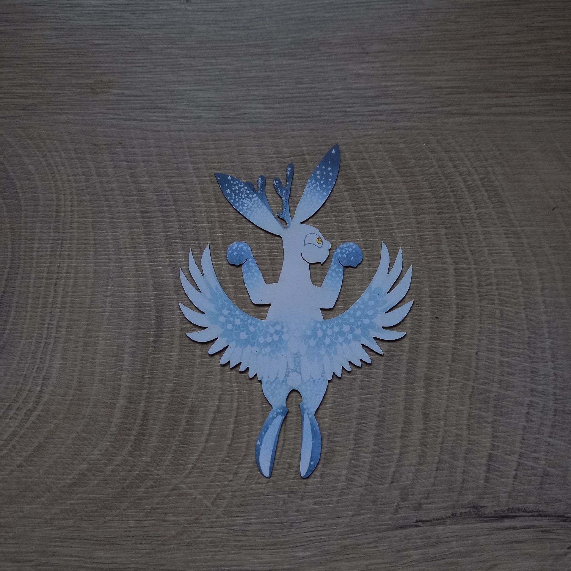 Découpe d'un lapin fantaisiste bleu et blanc