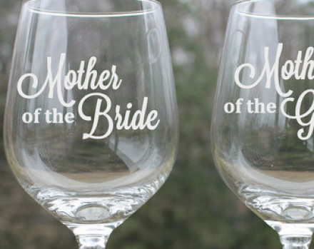 Gravure sur deux verres à vin