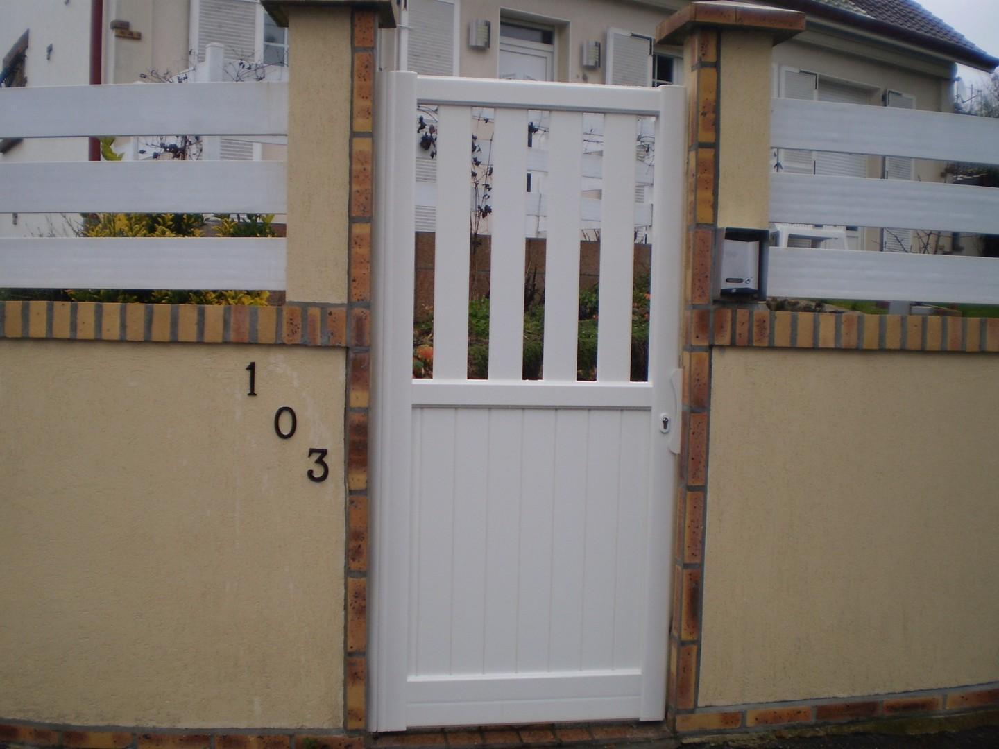 PORTILLON EN ALUMINIUM SERRURERIE LV2M