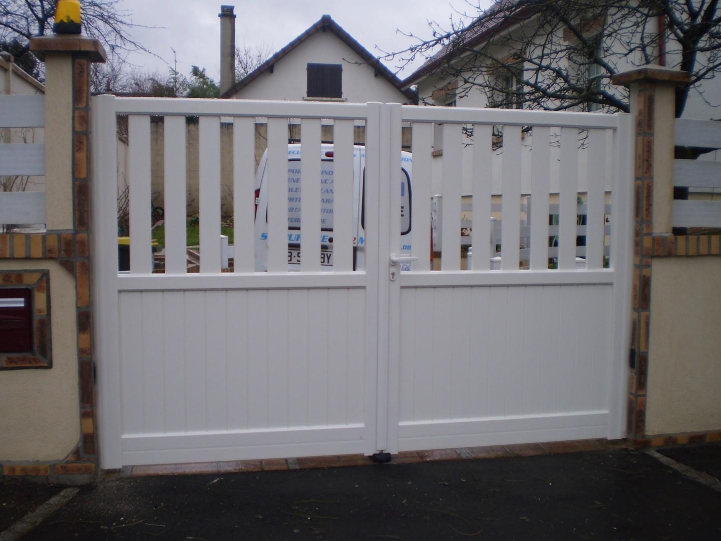 PORTAIL EN ALUMINIUM SERRURERIE LV2M