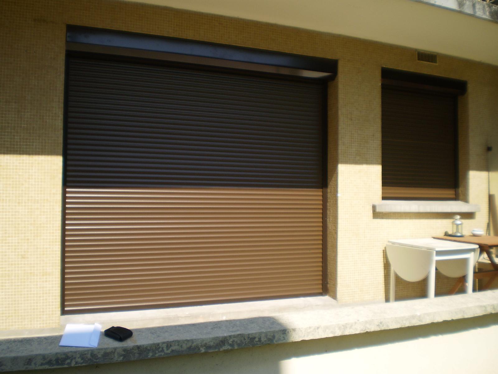 Volet roulant marron brun - Champigny-sur-Marne