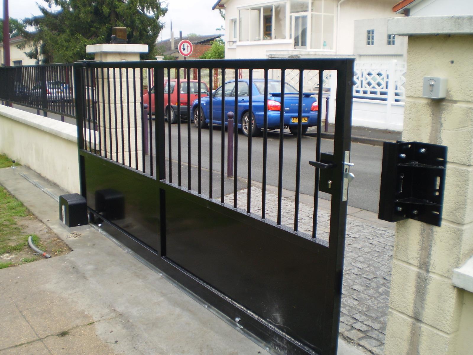 Portail coulissant en acier