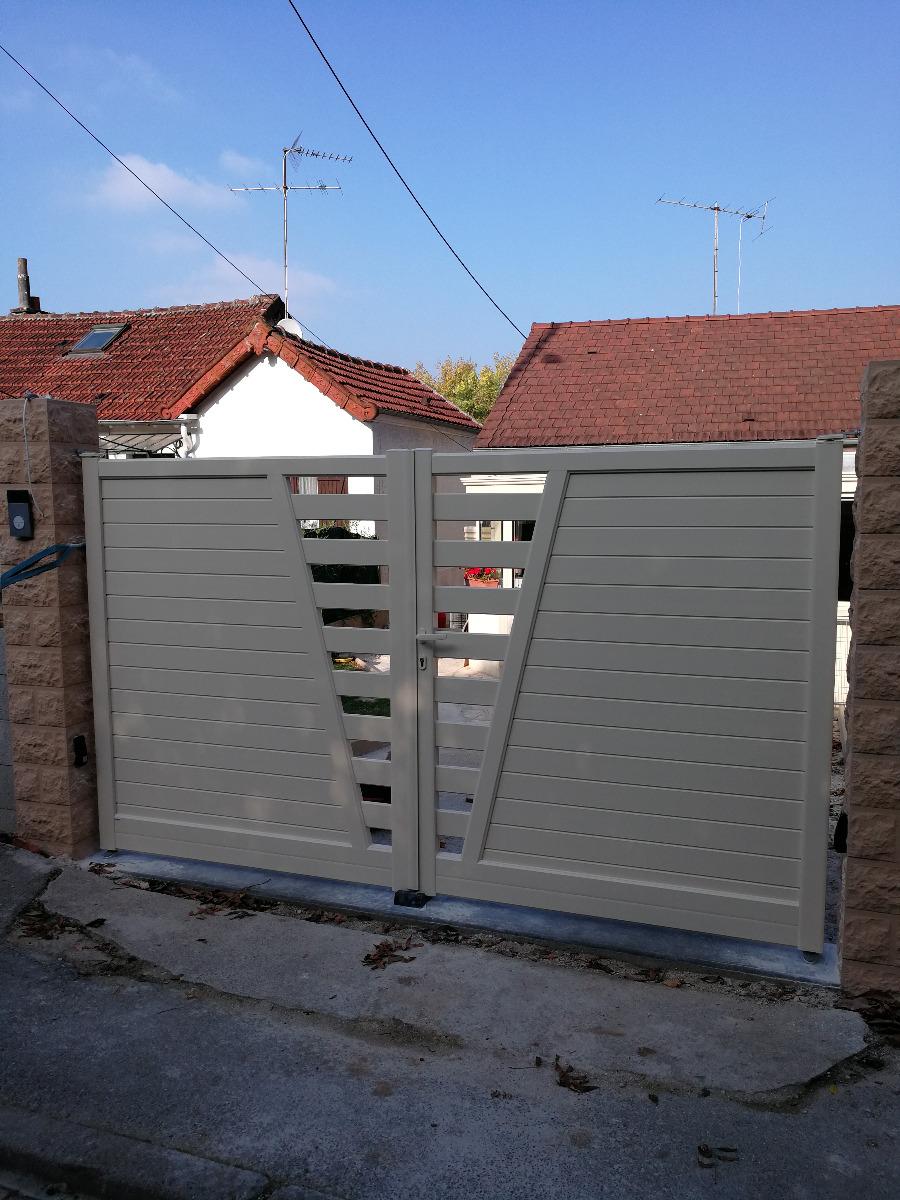 PORTAIL DEUX VANTAUX EN ALUMINIUM SERRURERIE LV2M