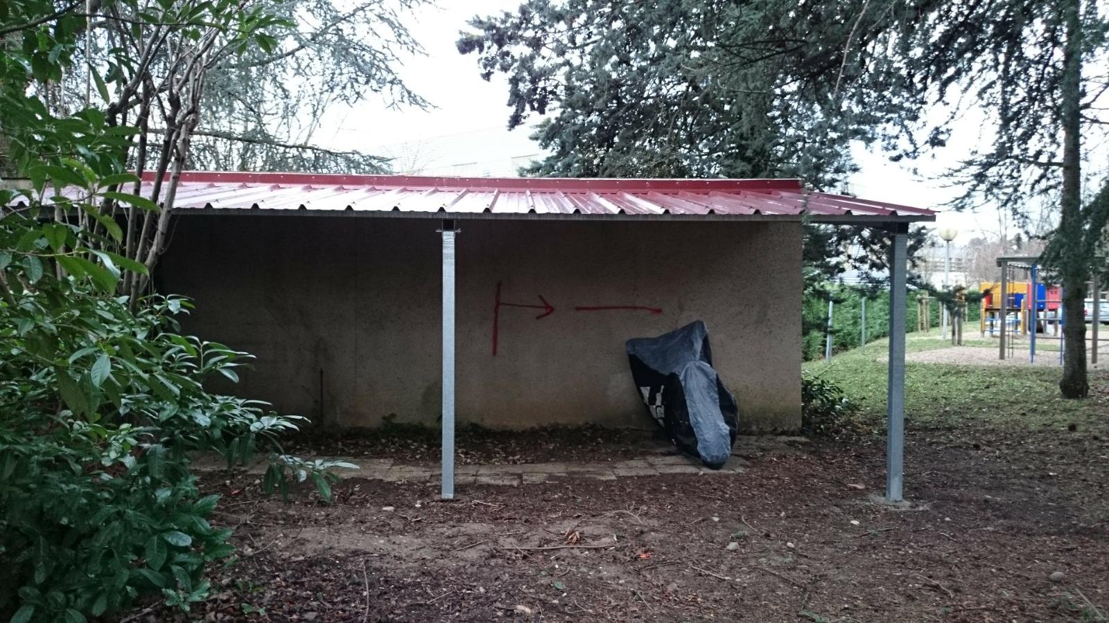 Abris moto  Serrurier à Lyon