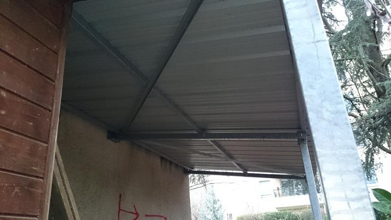 Abris moto  Serrurier à Lyon