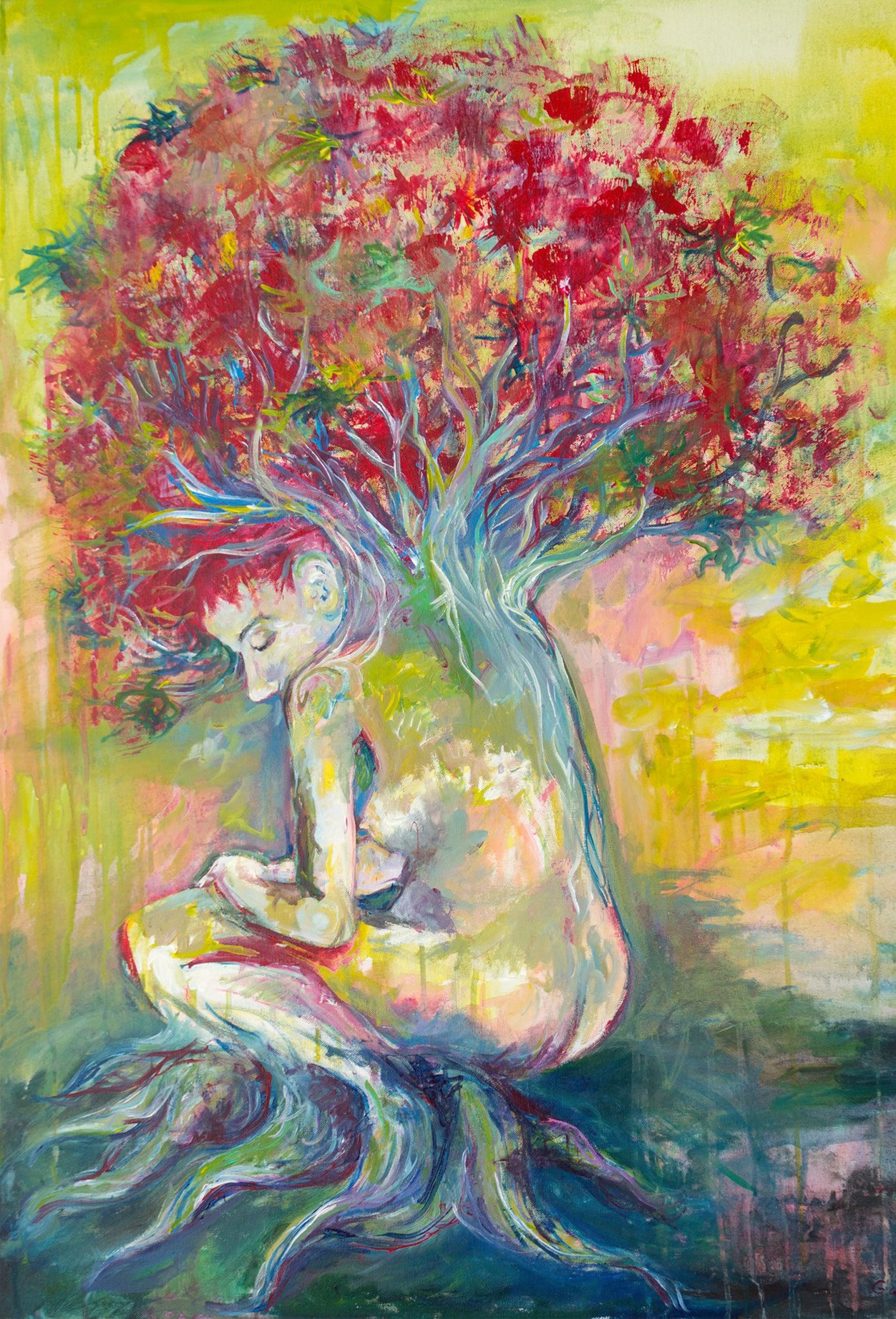 Mujer fusionándose con un árbol en flor. Está sentada, con los ojos cerrados, entre flores rojas y tonos coloridos.