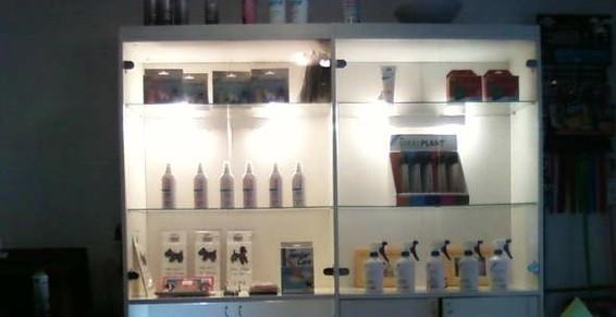 Ventes d'accessoires et produits cosmétiques à domicile sur demande.