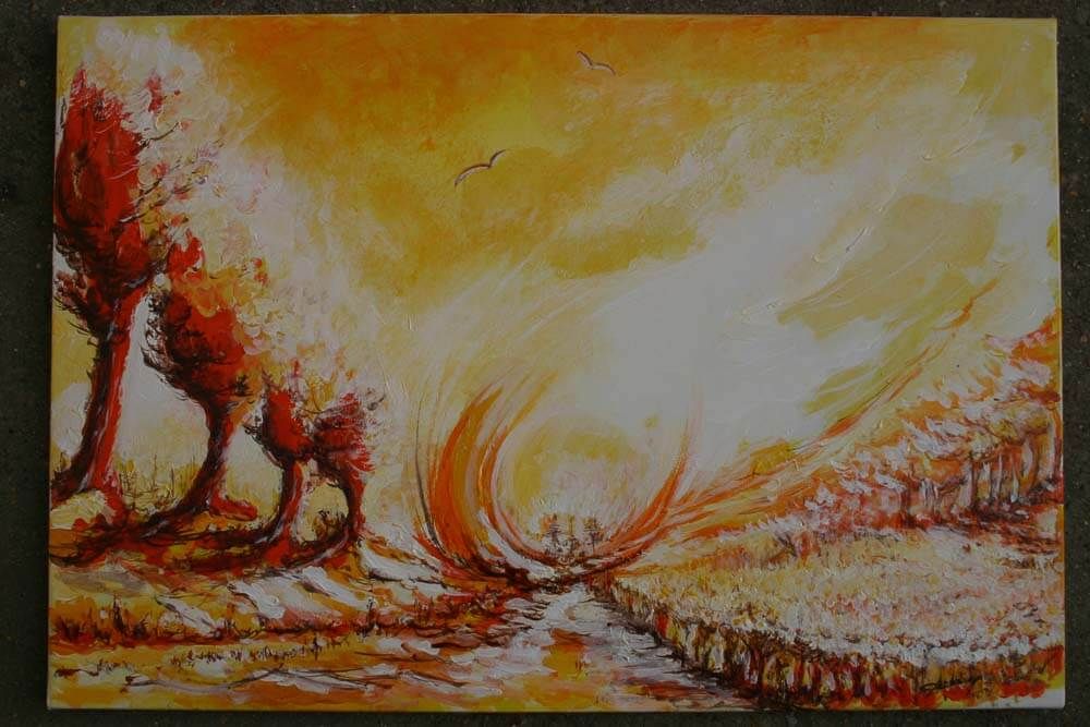 Peinture de paysage d'automne aux teintes orangées et jaunes, avec des arbres et un ciel lumineux.