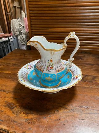 Pichet en porcelaine vintage