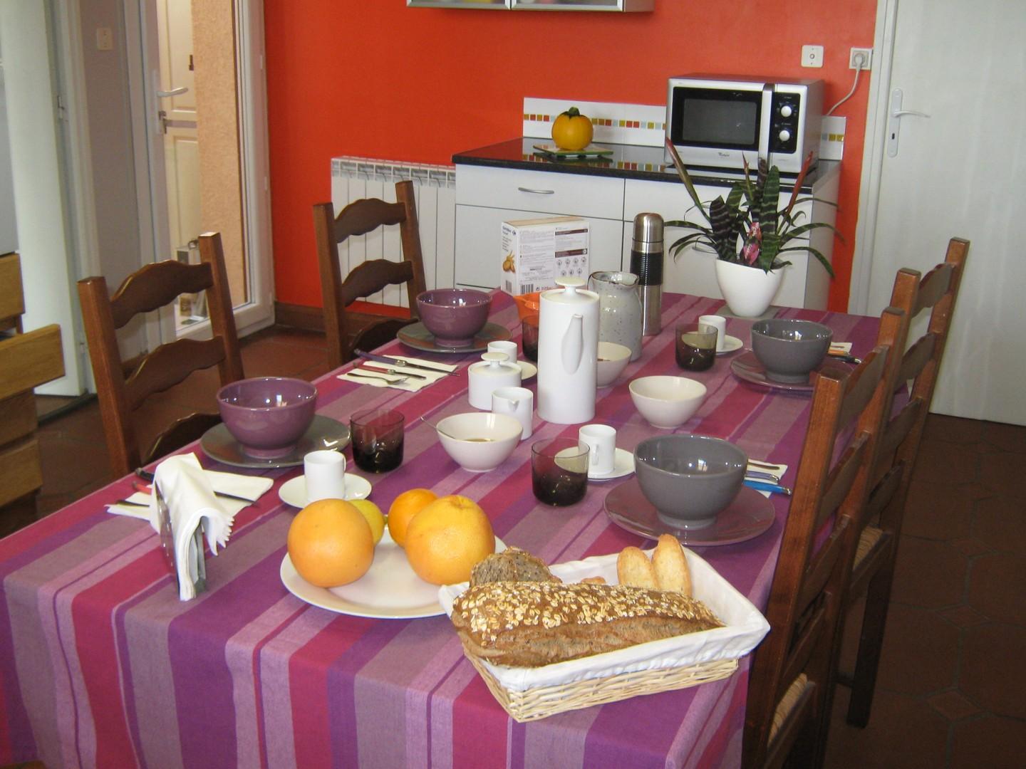 Table petit déjeuner gîte