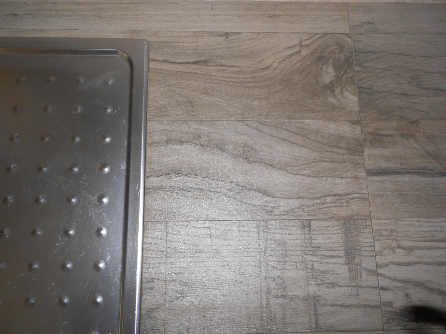 plan de travail carrelé imitation bois