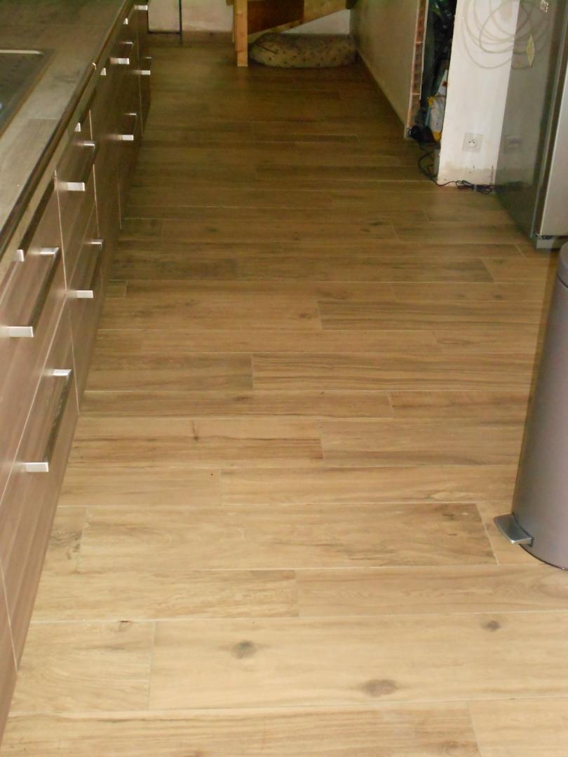 Sol en carrelage imitation parquet