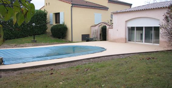 Résine pour contour de piscine