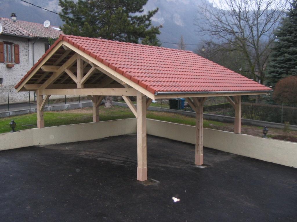 Auvent sur poteaux