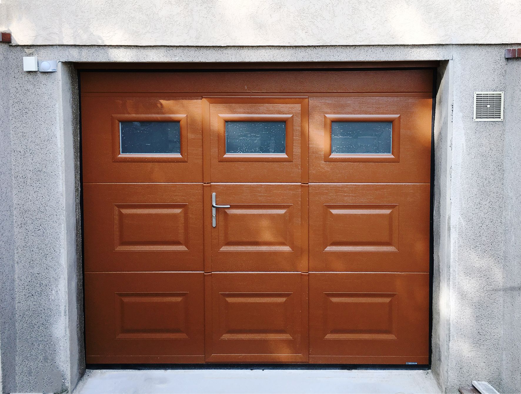 Cassette marron avec portillon