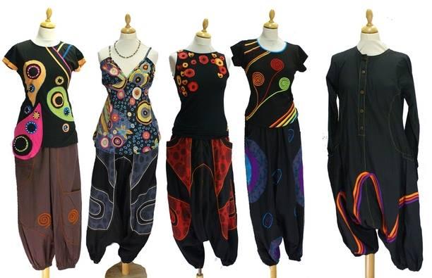 Ensemble sarouel et hauts dans les tons noirs