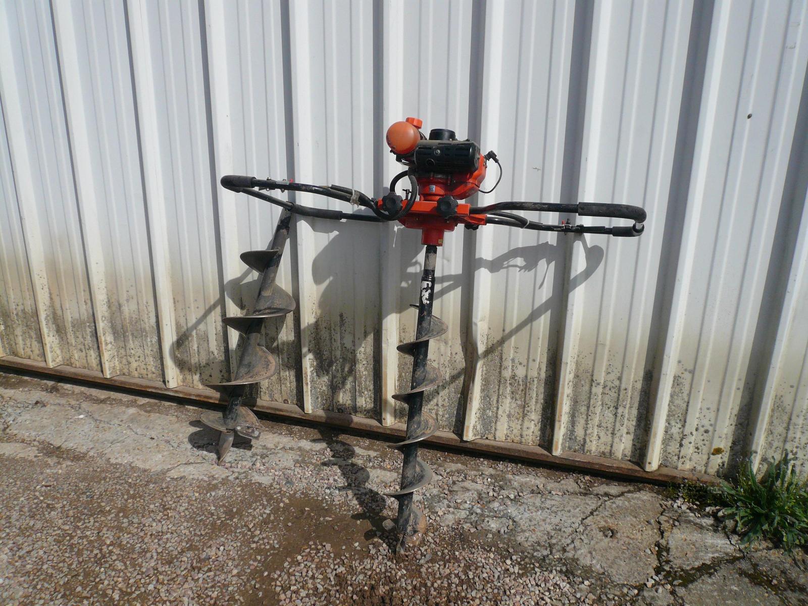 Location tariére 2 <Hommes - Location de matériel Drouet dans l'Eure