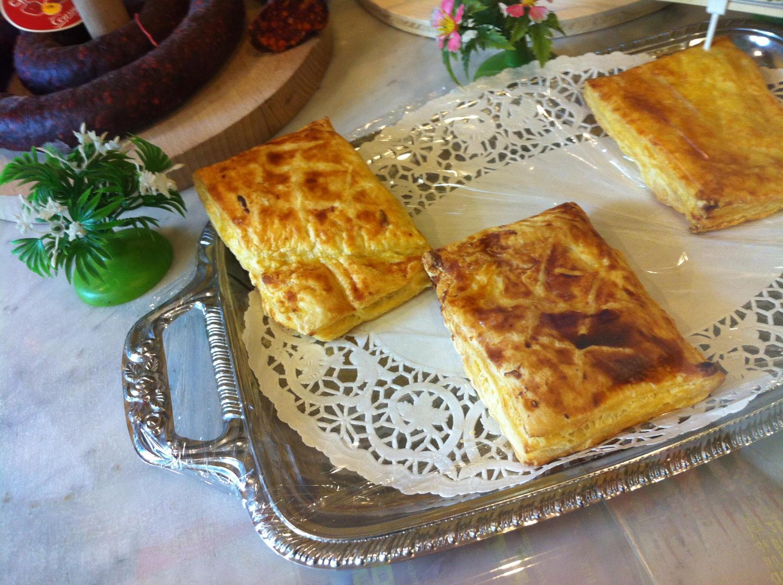 Plateau avec friands traiteur. 