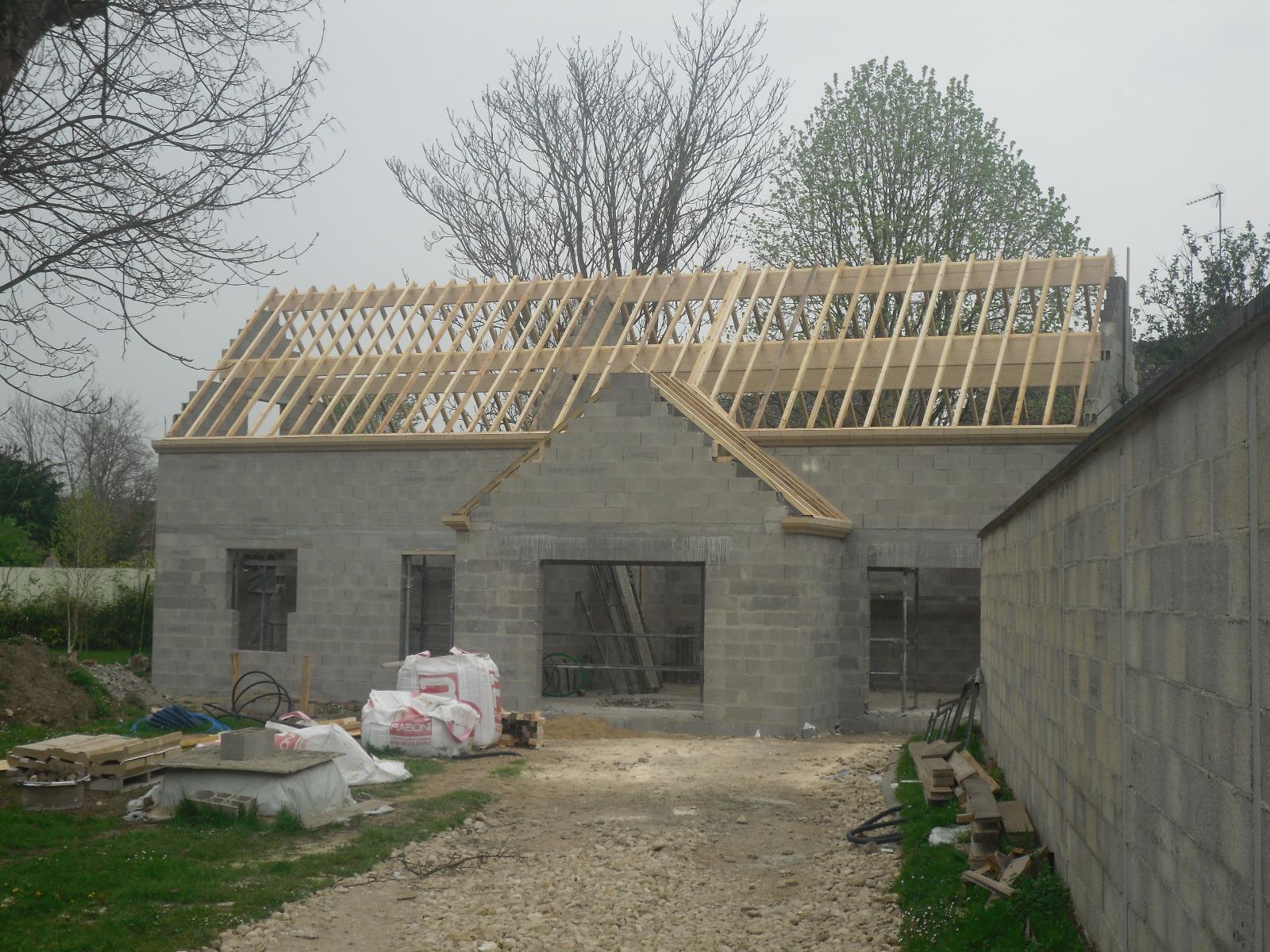 Charpente traditionnelle a Chailly En Biere