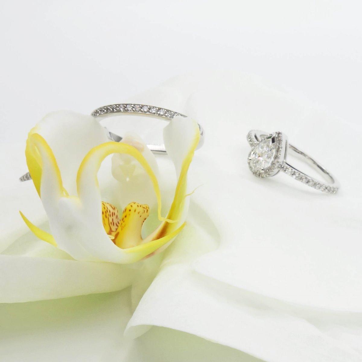 BAGUE POIRE OR BLANC ET ALLIANCE DIAMANTS OR BLANC