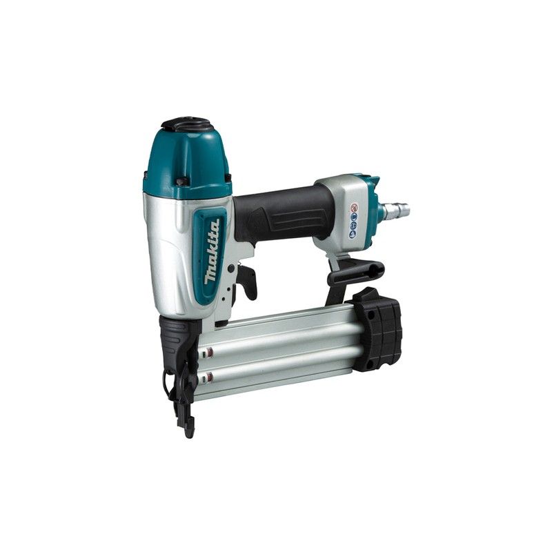 Una spillatrice pneumatica Makita è appoggiata su una superficie bianca.