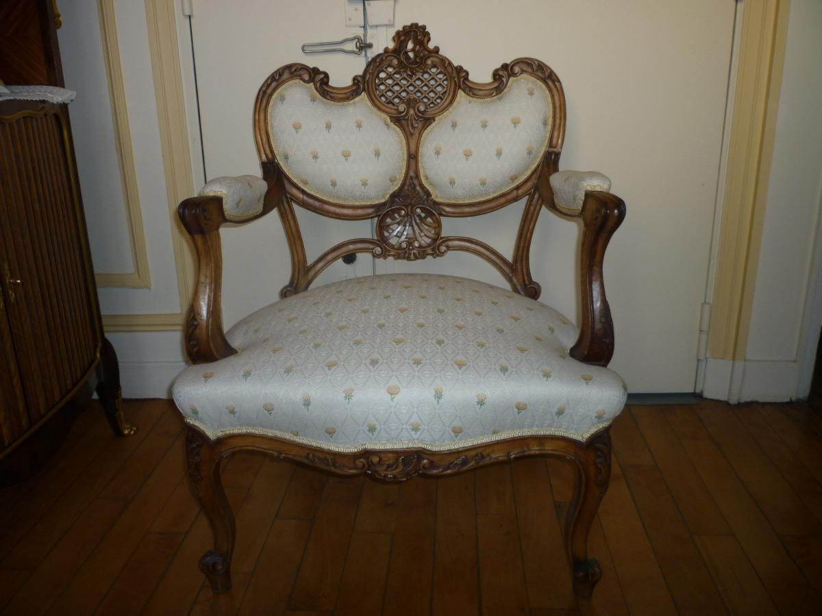 M. Seban, dans le 17ème arr. de Paris - Réfection fauteuil