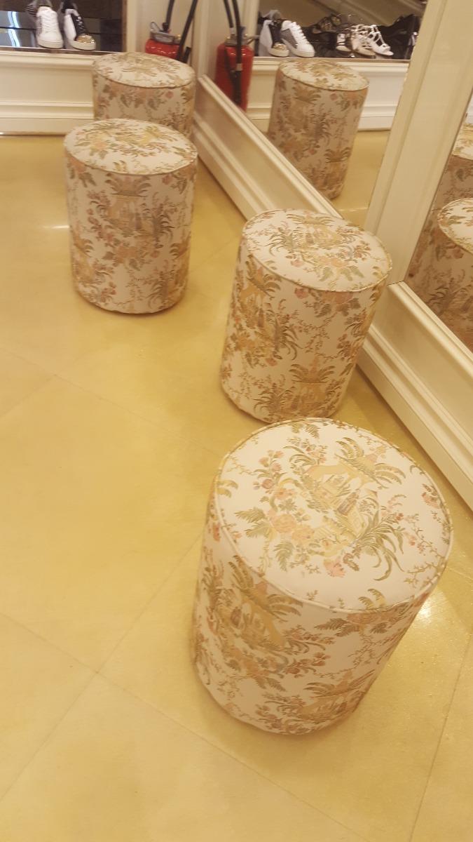 Petits tabourets en tissus à fleurs