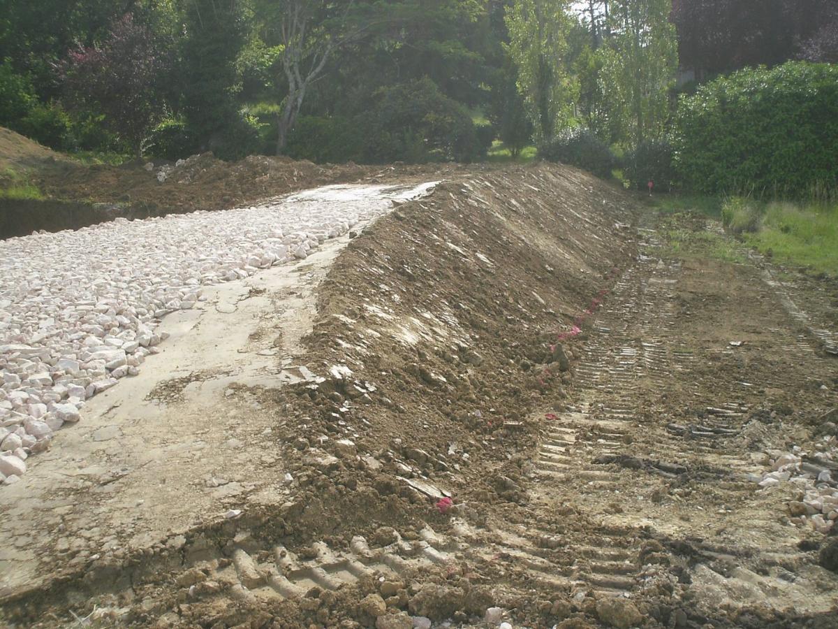 finitions du chemin d'accès et remise en forme des terres