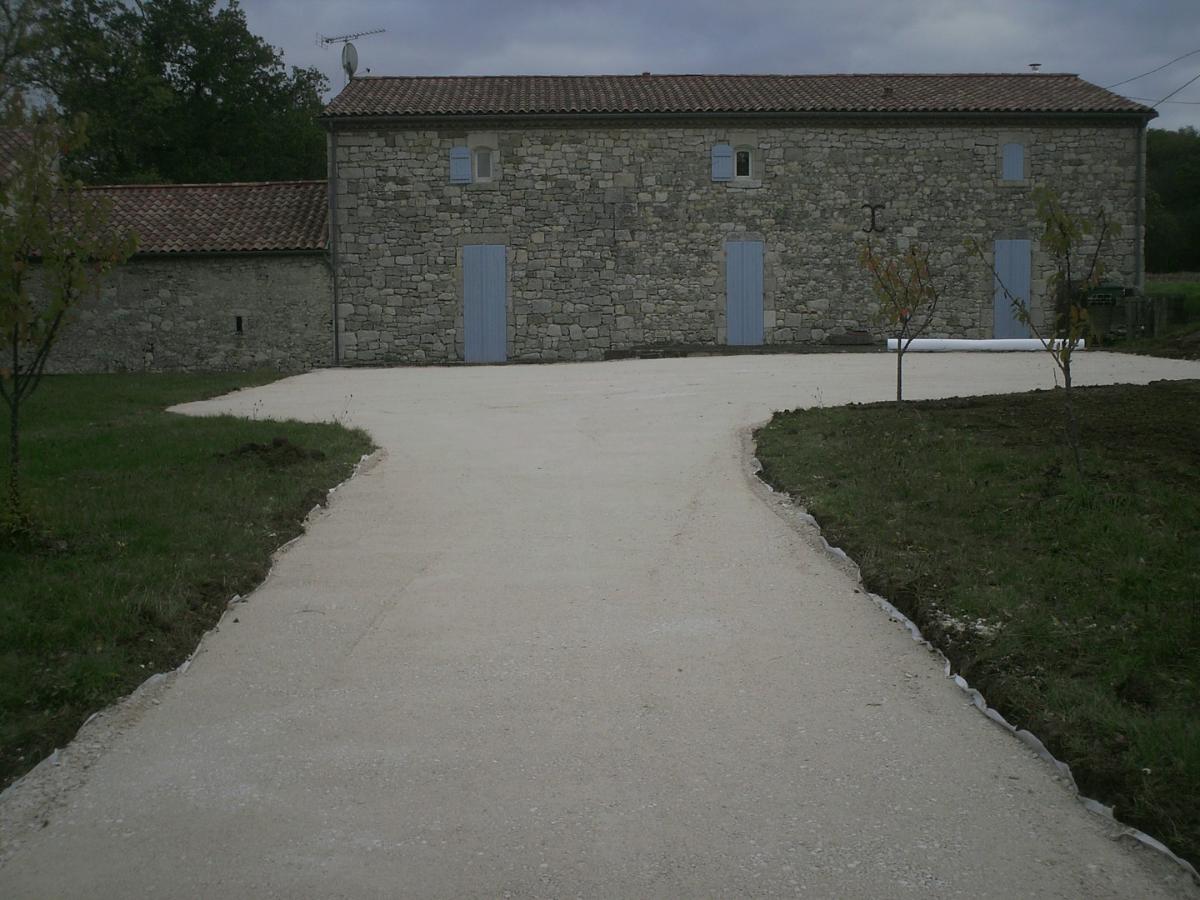 chemin d'accés pour maison de campagne