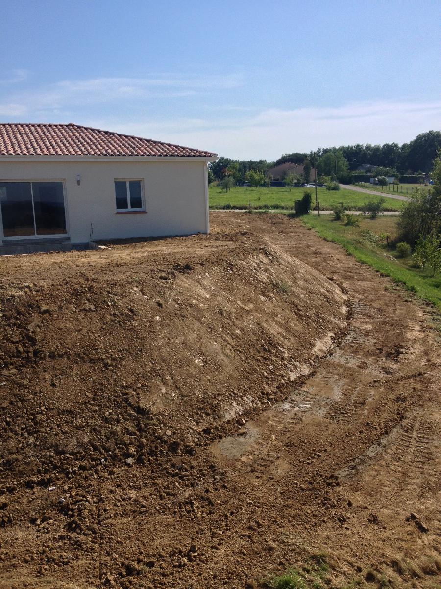 réalisation d'un talus  - Paulos TP dans le Lot-et-Garonne