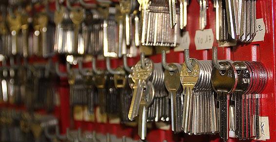 Toutes les clés, à pipe, débouchées, à douille ou mixtes.