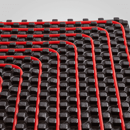 Una alfombra negra con cables rojos que la atraviesan